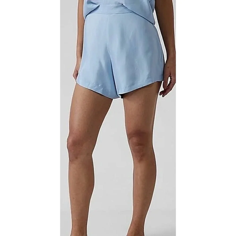 Athleta Calm Cool Shorts Relaxed Flowy Dolphin Hem Size Large Baby Blue Women's